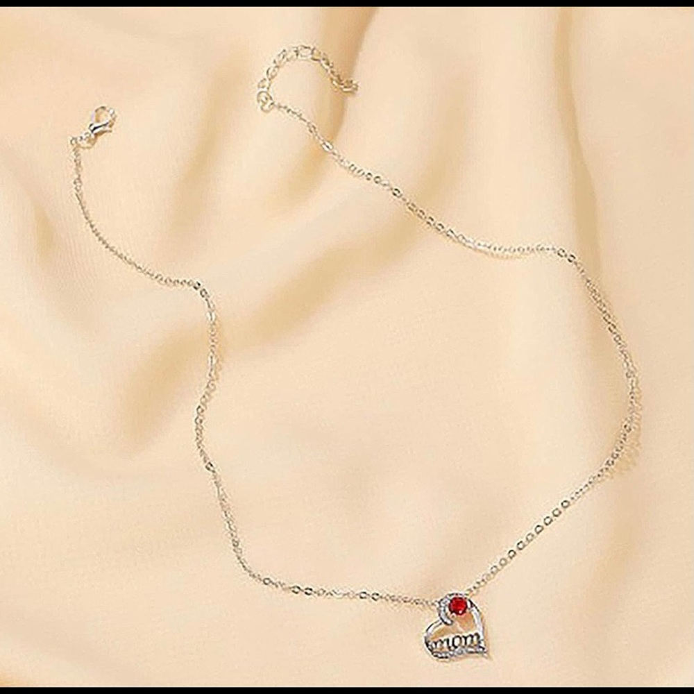 Mom heart pendant necklace